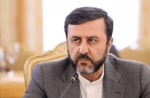 Read more about the article “لن تستحوذ عليه بتغريدة أو حاملة طائرات”.. الخارجية الإيرانية ترد على تصريحات ترامب بشأن مضيق هرمز