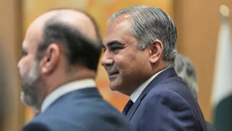 You are currently viewing باكستان تعلن عن “اختراق مفاجئ” في المفاوضات الإيرانية والأمريكية.. طهران: زيارة منير أسفرت عن مكاسب دبلوماسية