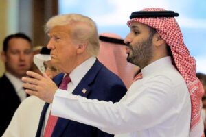 Read more about the article ترامب يتمسك بشرط تطبيع السعودية مع الكيان لتنفيذ الاتفاق النووي بين واشنطن والرياض.. صحيفة تكشف التفاصيل