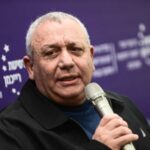 آيزنكوت: حل الدولتين “غير واقعي” وتحقيقات “الشاباك” ستُحدث “زلزالاً سياسياً” في إسرائيل وستُطيح بنتنياهو