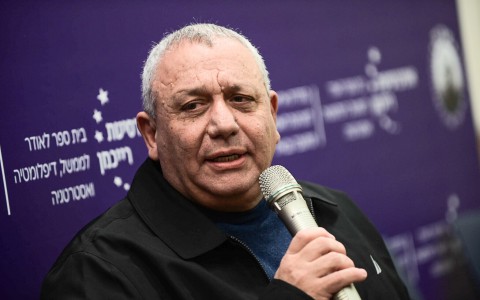 You are currently viewing آيزنكوت: حل الدولتين “غير واقعي” وتحقيقات “الشاباك” ستُحدث “زلزالاً سياسياً” في الكيان وستُطيح بنتنياهو