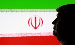 Read more about the article إيران تتوعد برد “مدمر” بعد تهديد أمريكا بفرض “أقسى عقوبات في التاريخ”