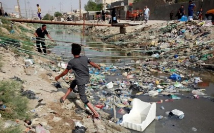 You are currently viewing خمسمئة مصبّ في شرايين العراق… دجلة يحمل النفايات إلى صنابير البيوت