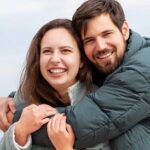 كيف تعرف أن الطرف الآخر مرتاح معك؟ علامات لا تخطئها العين