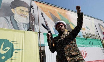 إيران تعلن إسقاط مسيّرة أمريكية فوق مضيق هرمز وتحذر من أن لديها أهدافا وأسلحة جديدة جاهزة لأي هجوم