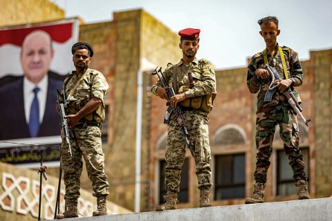 You are currently viewing تصعيد خطير في اليمن.. قتلى وإصابات وخسائر فادحة بمواجهة دامية بين القوات الحكومة وجماعة “أنصار الله” في عدة مناطق
