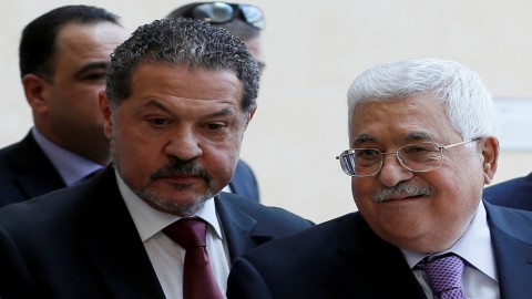 You are currently viewing أقاليم “فتح” في الإضطراب بسبب تدخلات “نجل الرئيس” وشكاوى للأمن المصري بعنوان “عباس الصغير ودوره في التشويش”: هل عاد جدل “الخلافة والتوريث” إلى الواجهة الفتحاوية؟