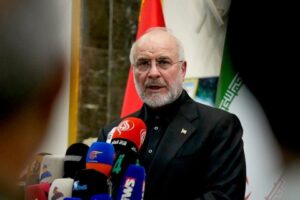 Read more about the article رئيس البرلمان الإيراني: أمريكا تبدو ظاهريا وكأنها تستعرض هيمنتها وقوتها لكنها في الواقع هي هشة ومعرضة للخطر