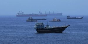 Read more about the article فارس”: الملاحة في مضيق هرمز تخضع لسيطرة القوات الإيرانية.. والسفن تنتظر إذن العبور