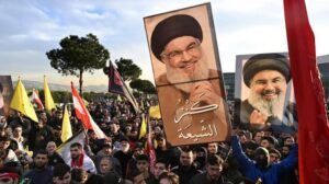 Read more about the article لبنانيون يحيون ذكرى اغتيال الأمين العام لحزب الله