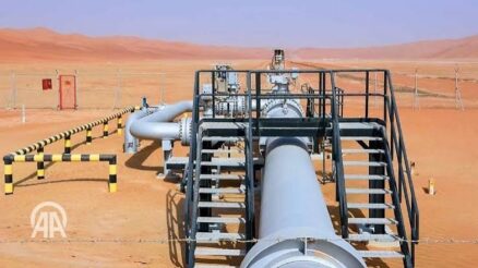 ما هو خط “شرق–غرب” السعودي؟ وماذا يعني إيقافه احترازيا؟
