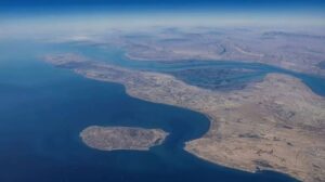Read more about the article الجزر والموانئ والناقلات.. هكذا تغيرت أهداف الضربات الأمريكية في إيران؟