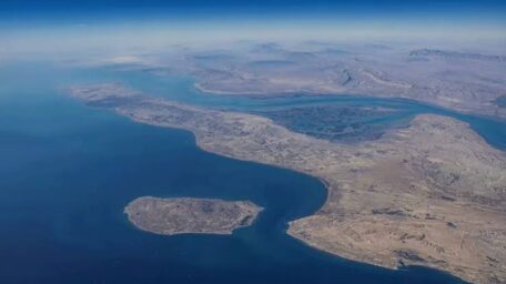 You are currently viewing الجزر والموانئ والناقلات.. هكذا تغيرت أهداف الضربات الأمريكية في إيران؟