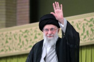 Read more about the article الدبلوماسيّ البريطانيّ كروك يكشِف لماذا اغتيل خامنئي؟ هل لأنّه وصف ترامب بالمجرم؟ الكيان الأكثر عزلاً بالعالم والاشمئزاز يطال أمريكا.. الصواريخ الإيرانيّة جاهزةٌ لقصف القواعد بالخليج