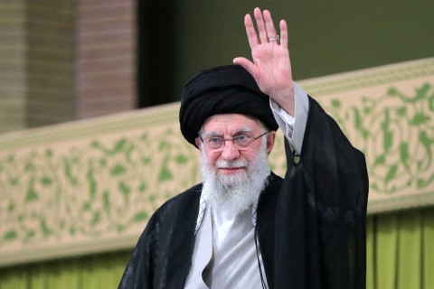 You are currently viewing الدبلوماسيّ البريطانيّ كروك يكشِف لماذا اغتيل خامنئي؟ هل لأنّه وصف ترامب بالمجرم؟ الكيان الأكثر عزلاً بالعالم والاشمئزاز يطال أمريكا.. الصواريخ الإيرانيّة جاهزةٌ لقصف القواعد بالخليج
