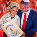  بن غفير حولّ السجون الأمنيّة لأستوديو لإنتاج وإخراج أفلامٍ لإذلال وإهانة الأسرى.. شتم الأسيرات ووعدهن بتخفيض شروطهن للأدنى وينشر فيلمًا يتعهد بإرسال الأسرى للجحيم