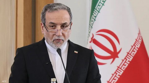 You are currently viewing عراقجي يتهم نتنياهو بالسعي لجر أمريكا إلى حرب جديدة مع إيران “لتجنب دخول السجن” ويؤكد: خرجنا أقوى من المواجهة الأخيرة