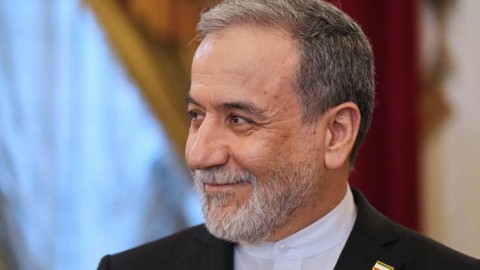 You are currently viewing “جيراننا أولويتنا”.. عراقجي: أمن المنطقة مسؤوليةُ دولها ولا مكان للتدخلات الخارجية ويجب مواجهة “الشر الصهيوني” بقوة