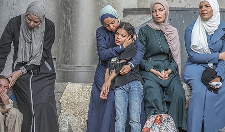 You are currently viewing 3 سنوات من الحرب: نساء غزة يواجهن القتل والفقد والإجهاض