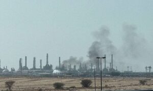 Read more about the article استهداف مبنى لأرامكو في الظهران وإصابة 4 أشخاص في الرياض جراء اعتراض صاروخين