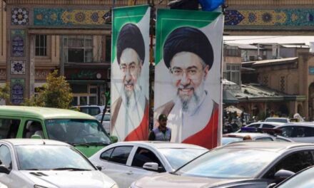 You are currently viewing خامنئي يأمر الجيش برد فوري “دون قيود جغرافية” على أي هجوم يستهدف إيران