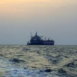 هيئة بريطانية: اشتعال النيران بناقلة نفط بعد إصابتها بقذيفة مجهولة عند مغادرتها مضيق هرمز