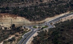 Read more about the article شارع 463 الاستيطاني يهدد بعزل 8 قرى فلسطينية.. رحلة العشر دقائق قد تستغرق ساعة ونصف