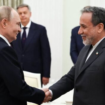 You are currently viewing عراقتشي: لم يسبق في تاريخنا أن عملت إيران وروسيا بهذا التقارب