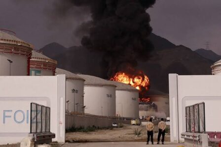 You are currently viewing تحقيق استقصائي-ضربات إيرانية دقيقة تمزق بنى تحتية بالخليج لتقوض أهداف الحرب الأمريكية